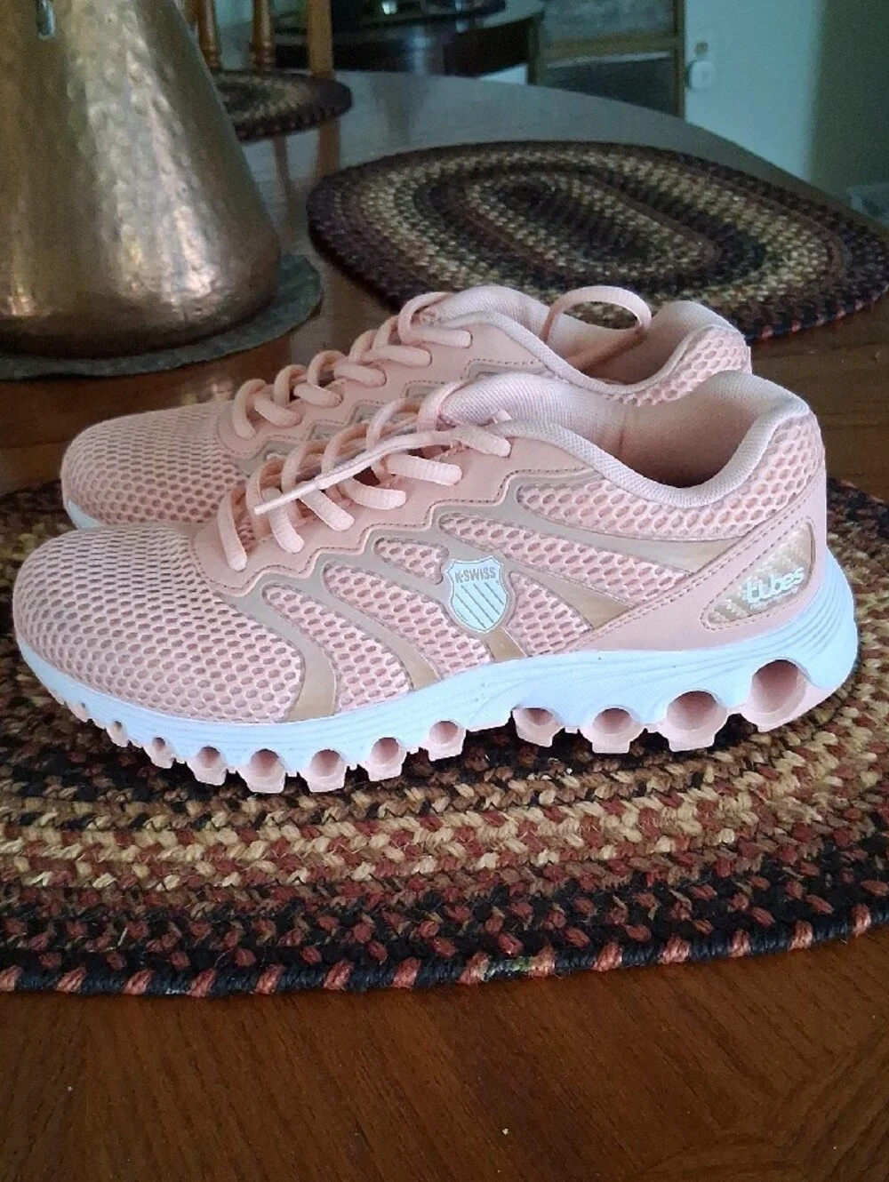 K-Swiss Women’s Peach Athletic Mesh Sneakers Sz.6